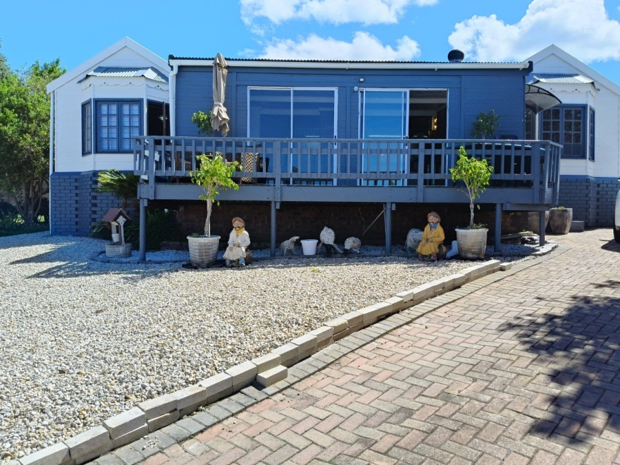 3 Bedroom Property for Sale in Wavecrest Eastern Cape